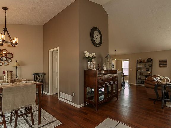 4th image of 30001 Westminster Dr