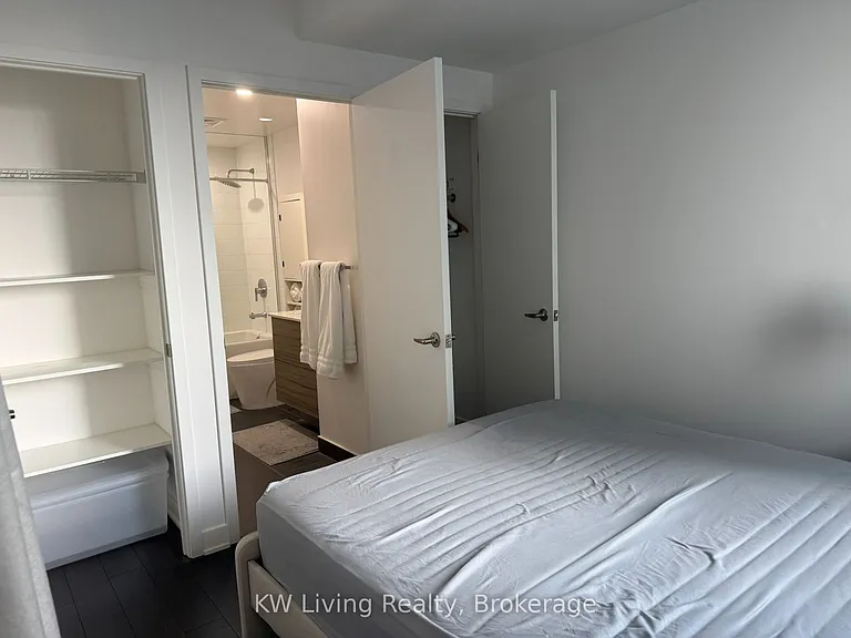 210 Simcoe St #2009 — Photo 13