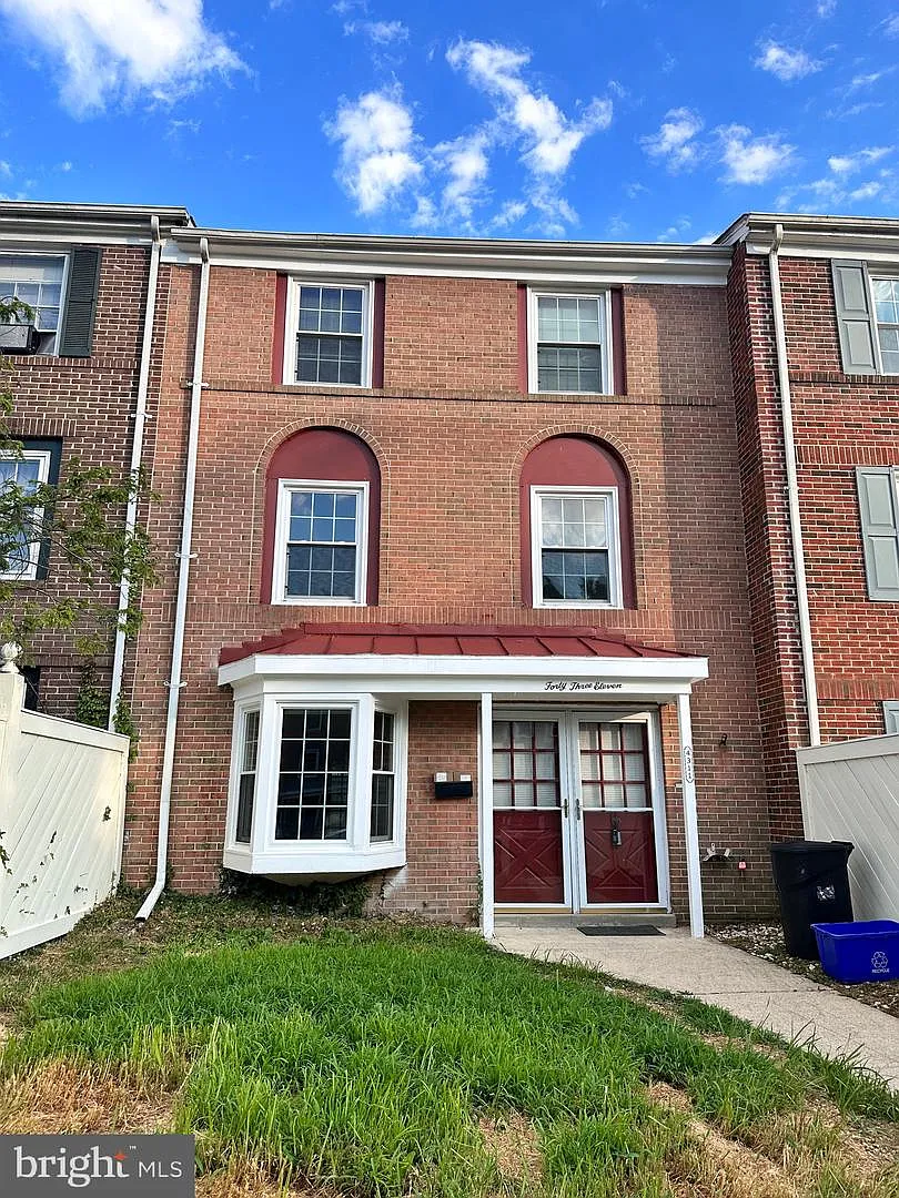 4 bed, 2.5 bath, 2112 sqft, $3,000 — Photo 1