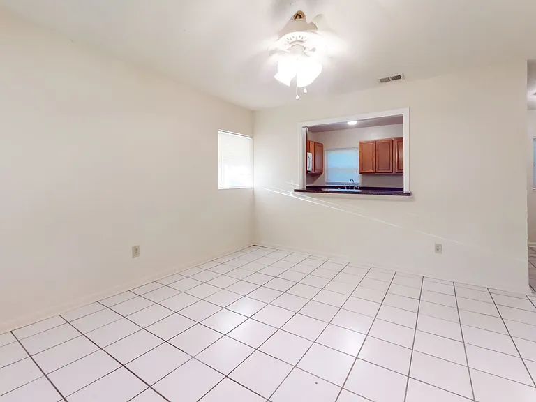 2101 Karen Ln — Photo 8