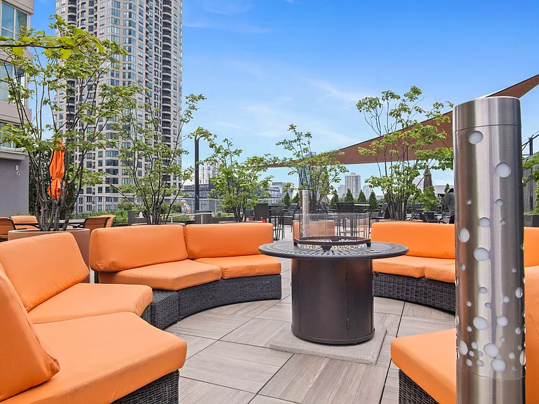 345 N La Salle Dr #405 — Photo 17