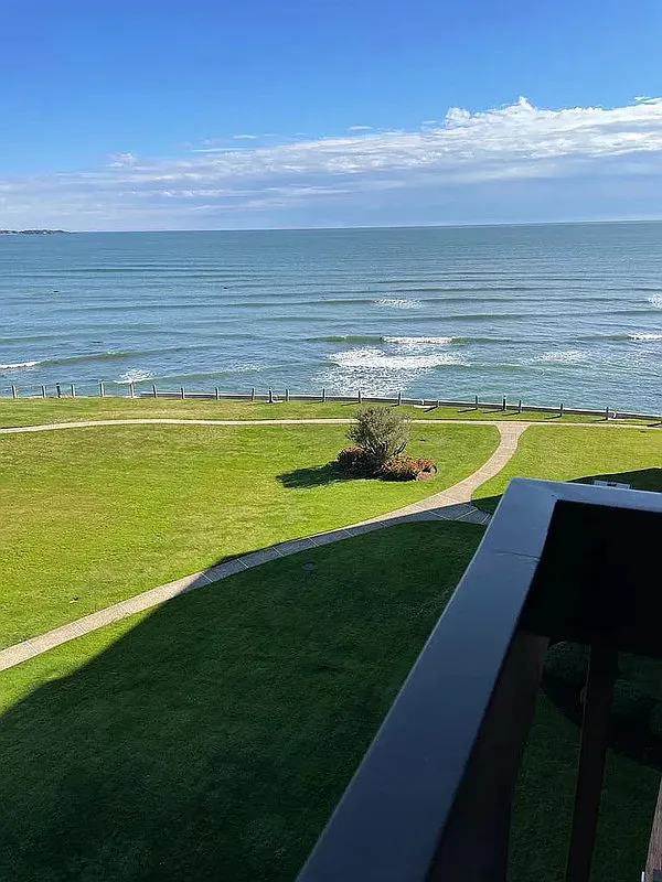 1 bed, 1.0 bath, 947 sqft, $1,990 — Photo 1