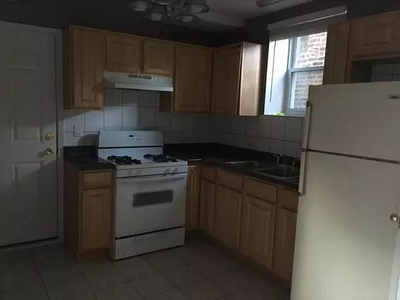 3rd image of 2531 W Walton St #1