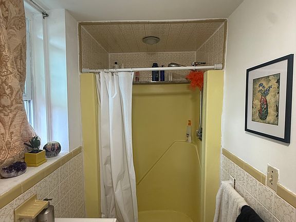 4th image of 25 Duval St APT 2B