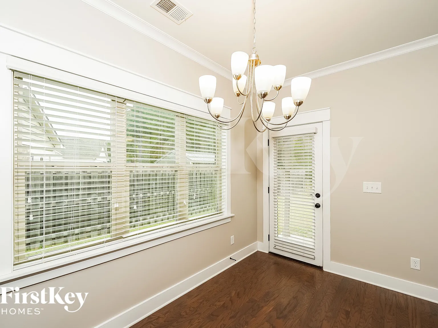 3 bed, 2.0 bath, 1266 sqft, $2,015 — Photo 4
