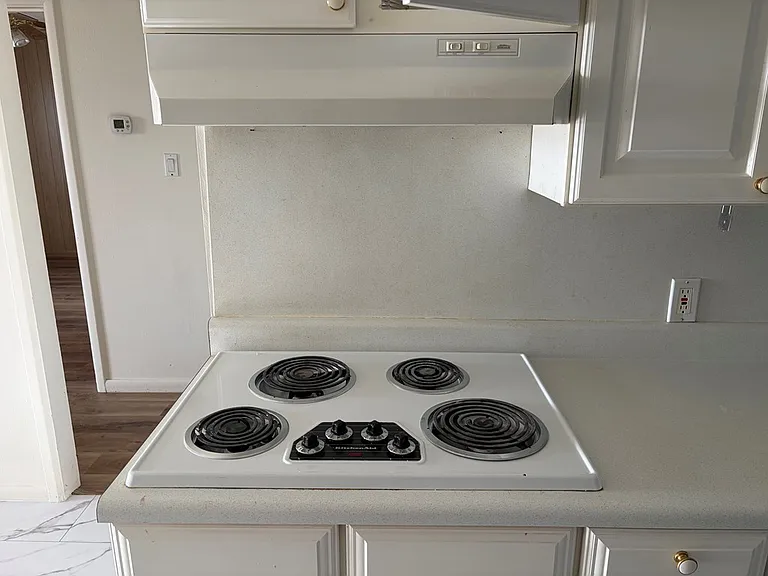 604 Steakley St — Photo 9