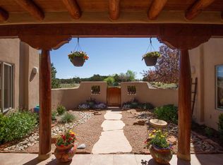 2 Sabroso Pl, Santa Fe, NM 87508