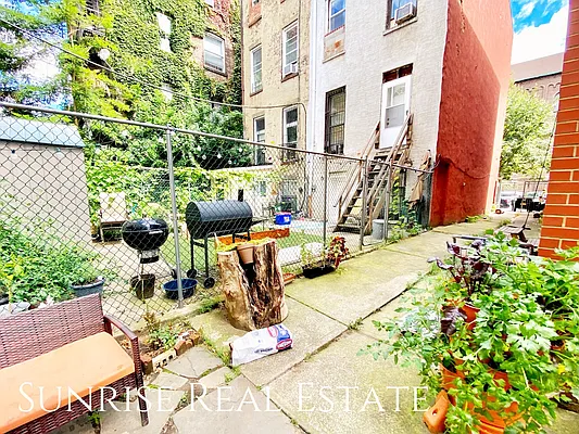 Rented by Sunrise Real Estate | media 25