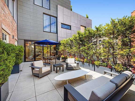 3rd image of 34 Prince St Unit Penthouse