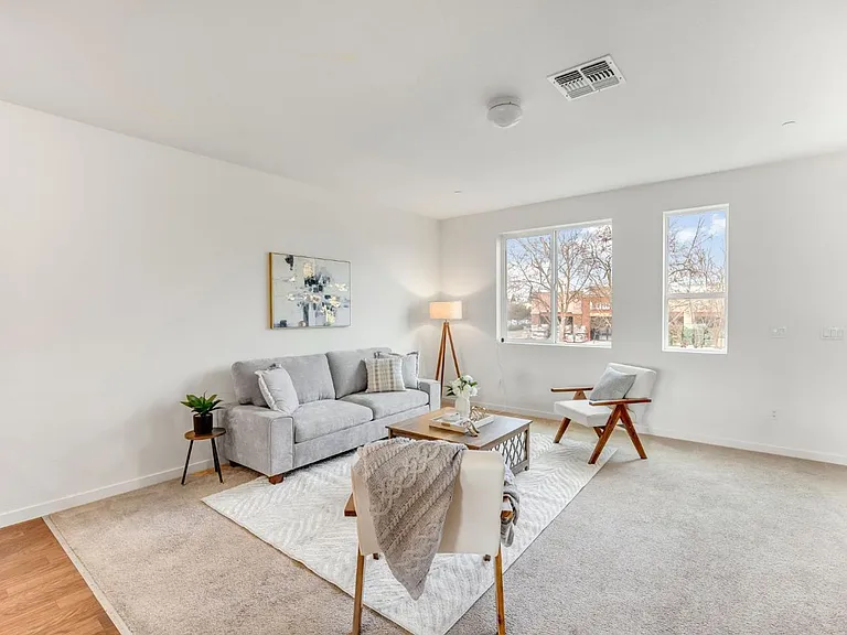10946 International Dr — Photo 5