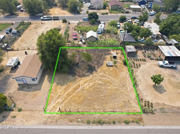 Nka N North St, Wapato, WA 98951