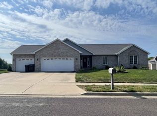 2000 Tharp St, Pekin, IL 61554