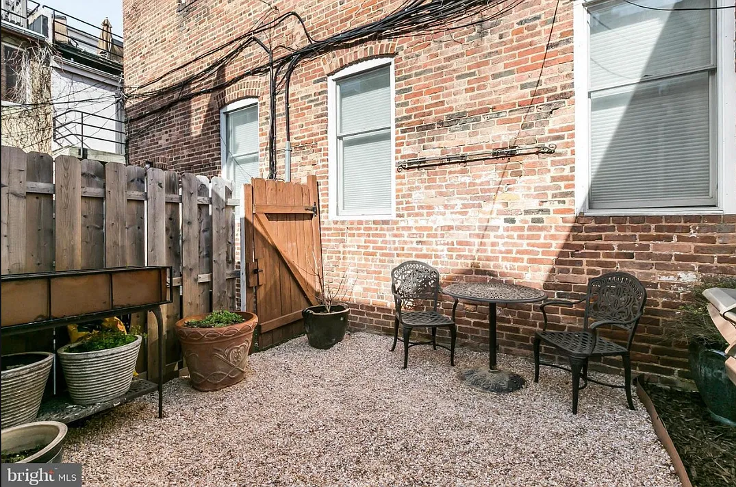 2 bed, 912 sqft, $1,000 — Photo 3
