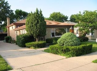 7034 Hamilton Dr, Niles, IL 60714