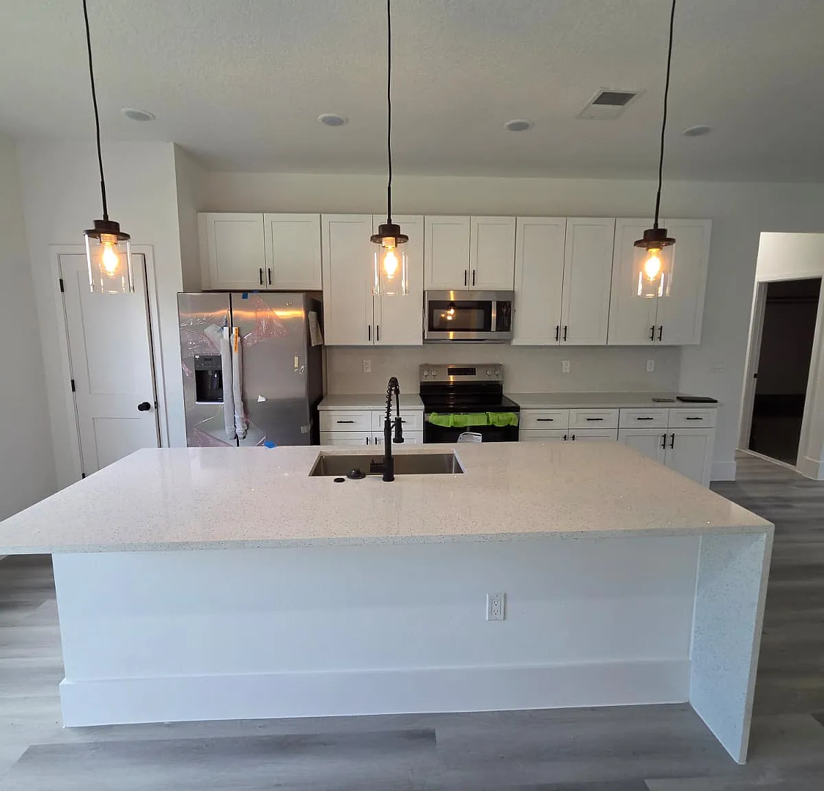4 bed, 1774 sqft, $1,999 — Photo 2