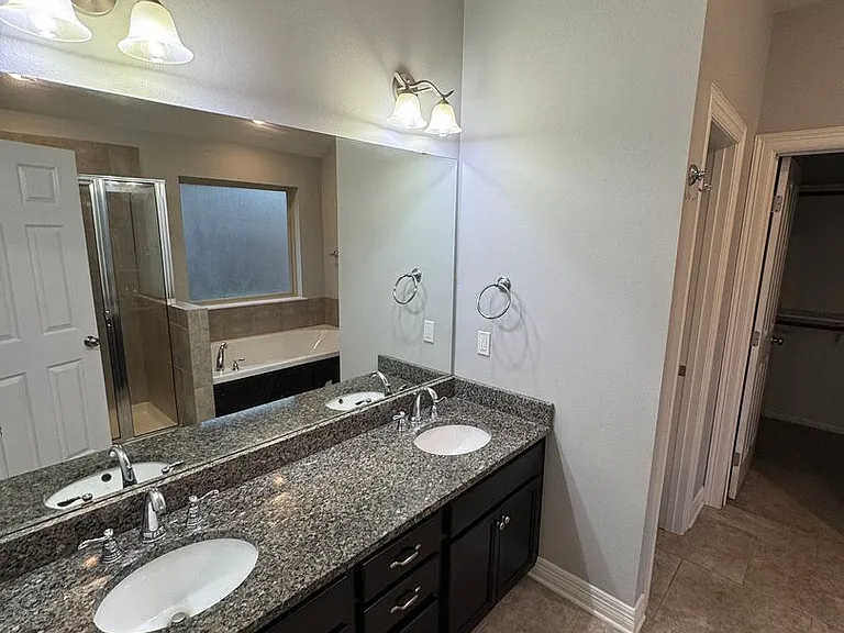 328 N Hampton St — Photo 21