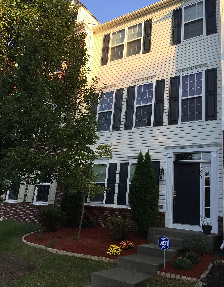 3 bed, 1624 sqft, $3,200 — Photo 1