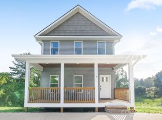 8 Green Tree Ln, Asheville, NC 28805