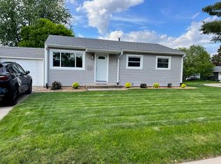 1514 Spruce Hills Dr, Bettendorf, IA