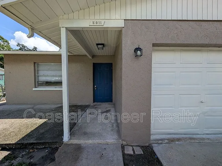 5811 4th St E — Photo 2