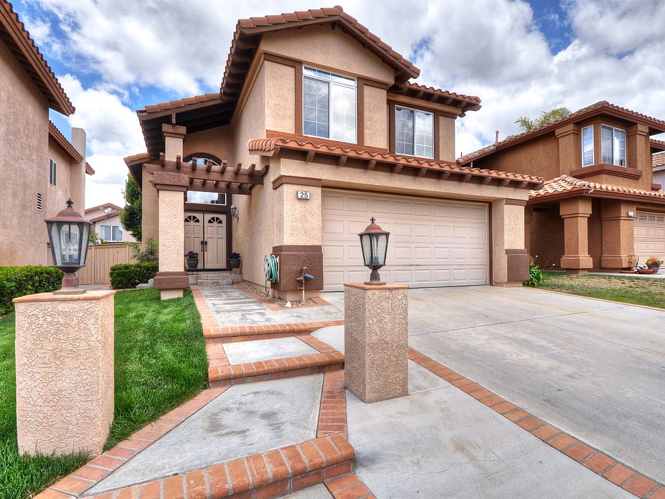 2nd image of 25 Tavella Pl