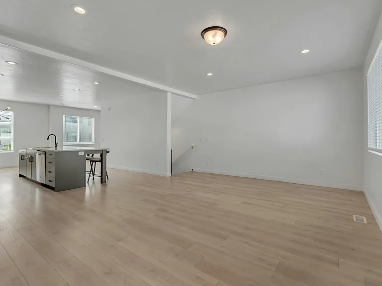 501 S 1080 W — Photo 6