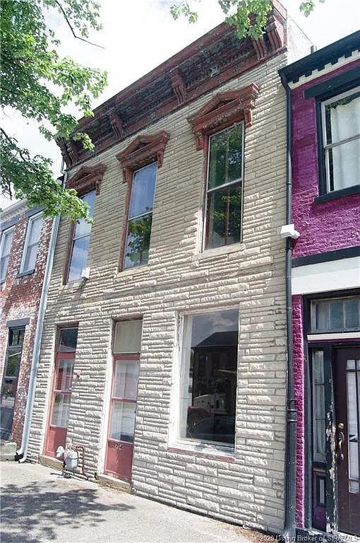 704 W Main St photo 1