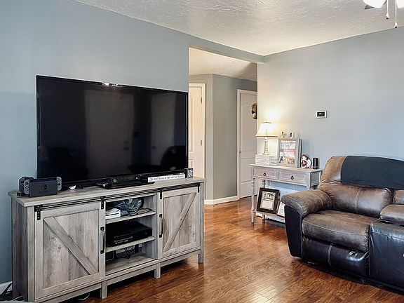 2nd image of 204 Park Ave