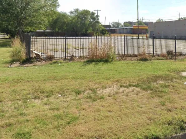 2424 E 21st St N, Wichita, KS 67214