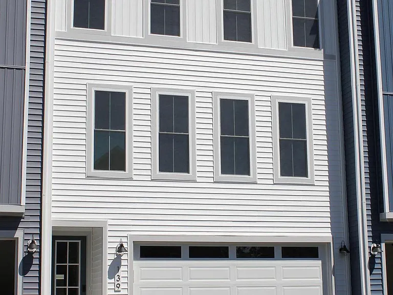 139 Heyford Dr — Photo 1