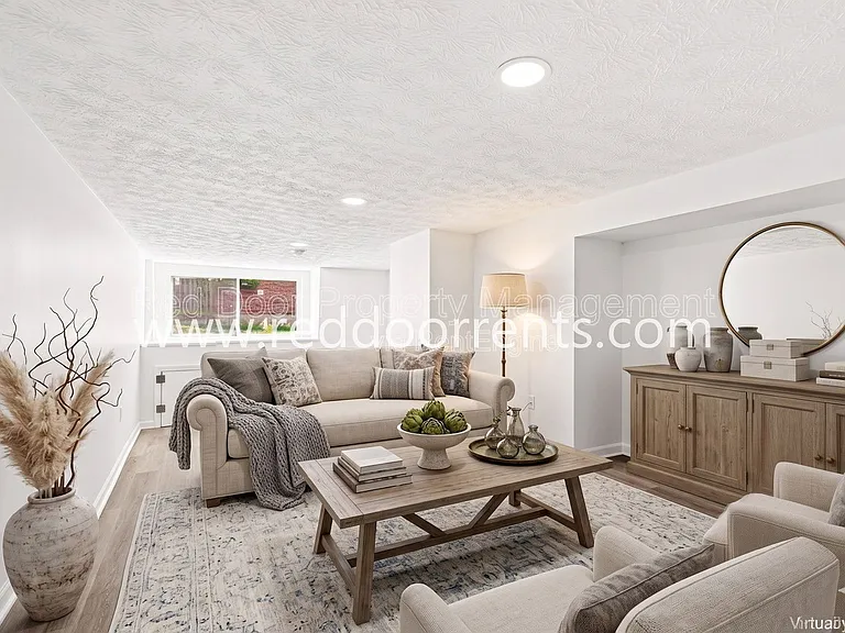 389 N Main St #G — Photo 2
