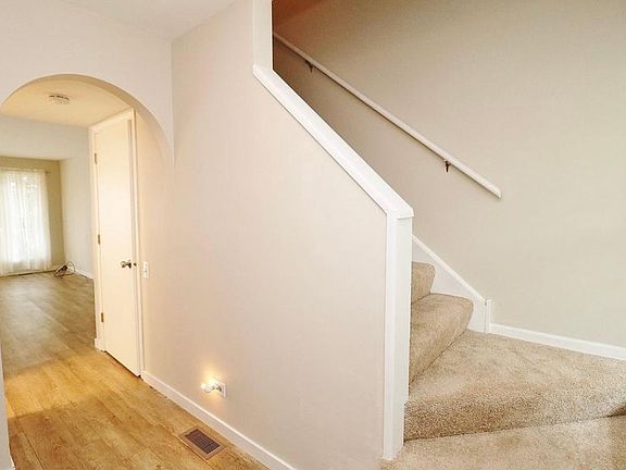 4th image of 176 Park Ridge Ln