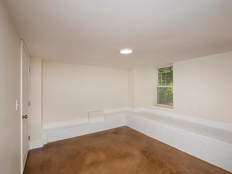 935 Victory Dr SW #B — Photo 13