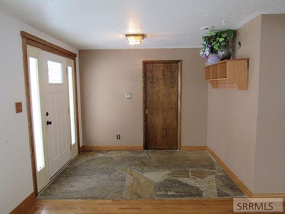 2nd image of 1917 Riviera Cir