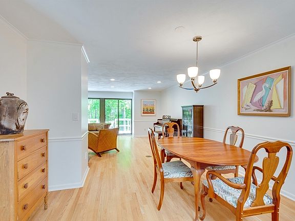 4th image of 235 Aspen Cir Unit 235