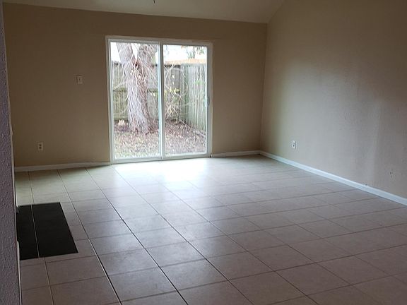 3rd image of 6315 Ivyknoll Dr