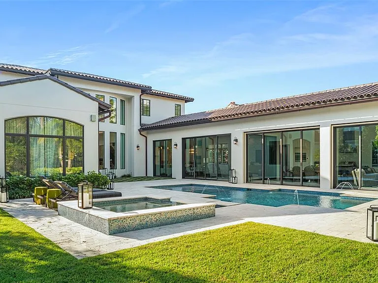 10331 Los Feliz Dr — Photo 76