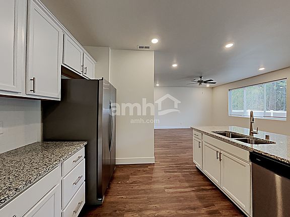 5th image of 12423 83rd Ave E