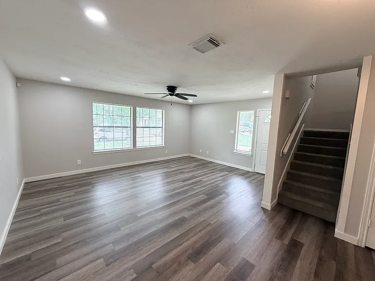 2412 Lakeview Cir #2414 — Photo 3