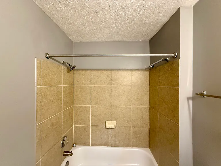 3040 Lynton Dr — Photo 8
