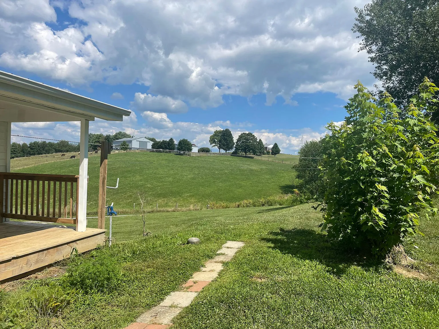 2 bed, 1049 sqft, $1,100 — Photo 3