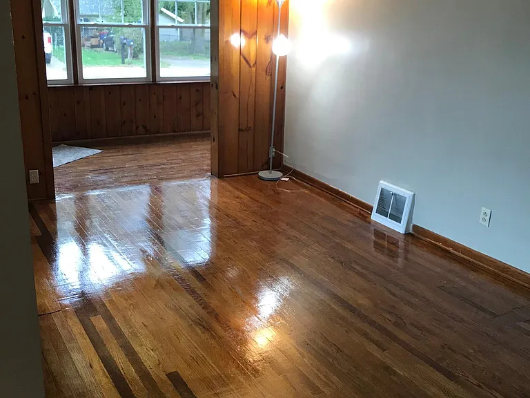 1210 Calgary St NE — Photo 3