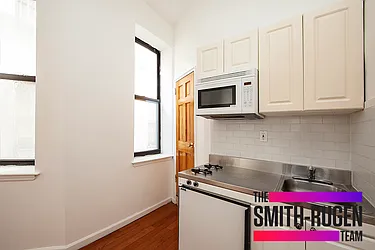 Rented by R New York