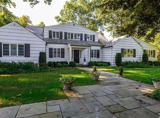 112 Bacon Rd, Old Westbury, NY 11568