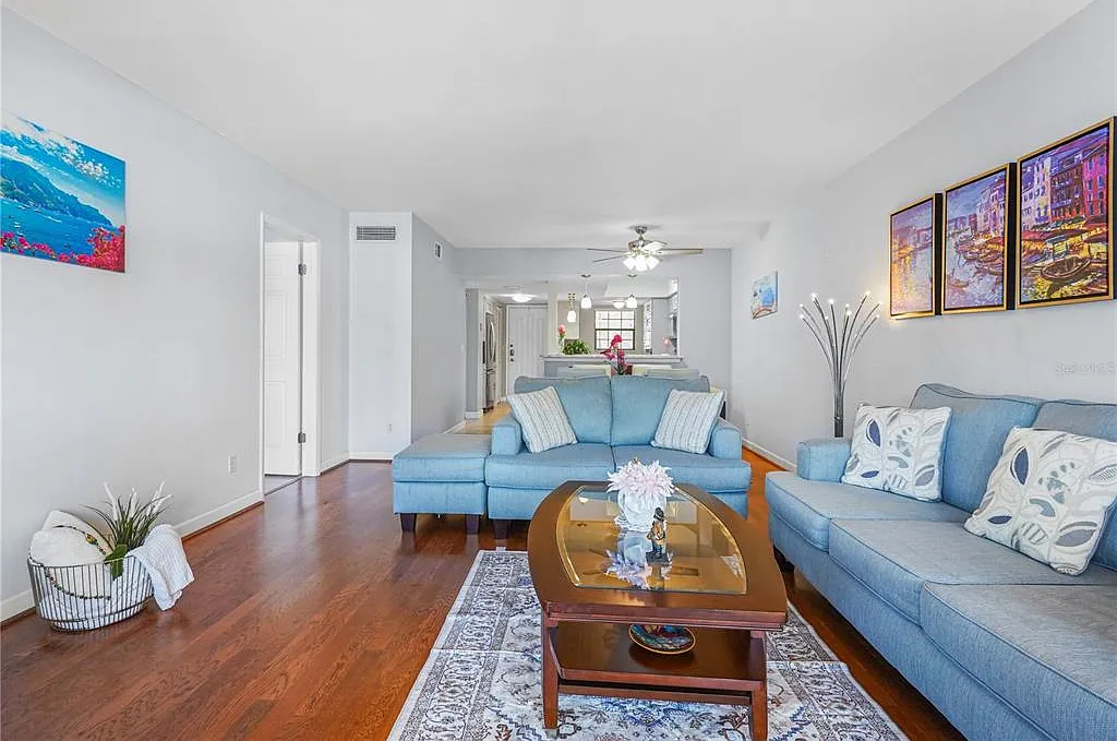 2 bed, 2.0 bath, 1179 sqft, $2,400 — Photo 3