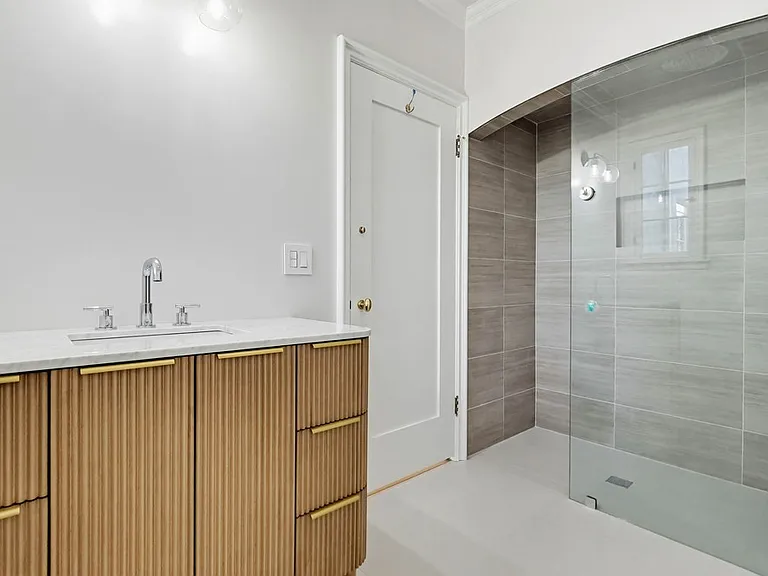 10610 Wellworth Ave — Photo 11