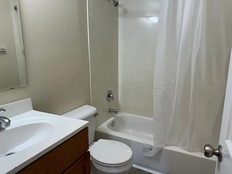 2345 Carmine St — Photo 13