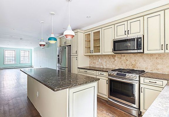 2nd image of 266 W 136th St APT 1