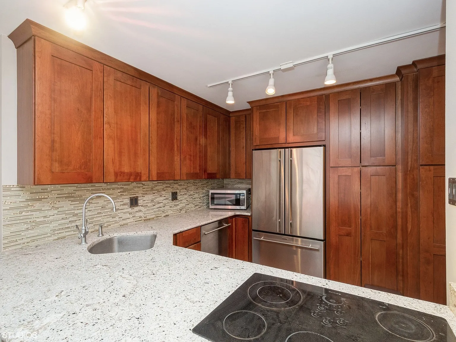2 bed, 976 sqft, $3,700 — Photo 4