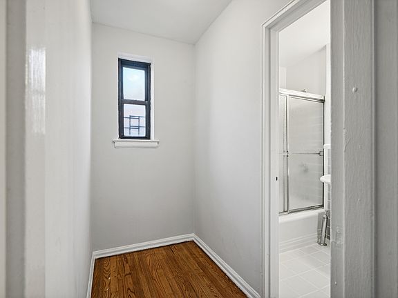 5th image of 1985 Sedgewick Ave #2C